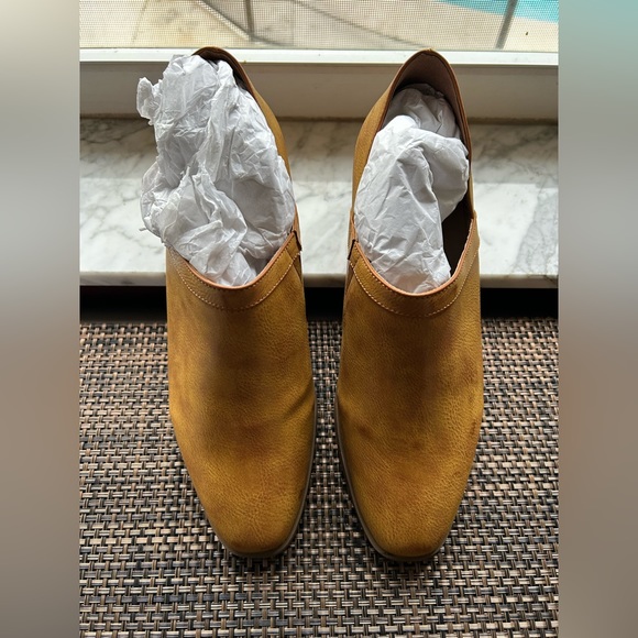 NEW Yellowbox Booties, 9 - Picture 2 of 9